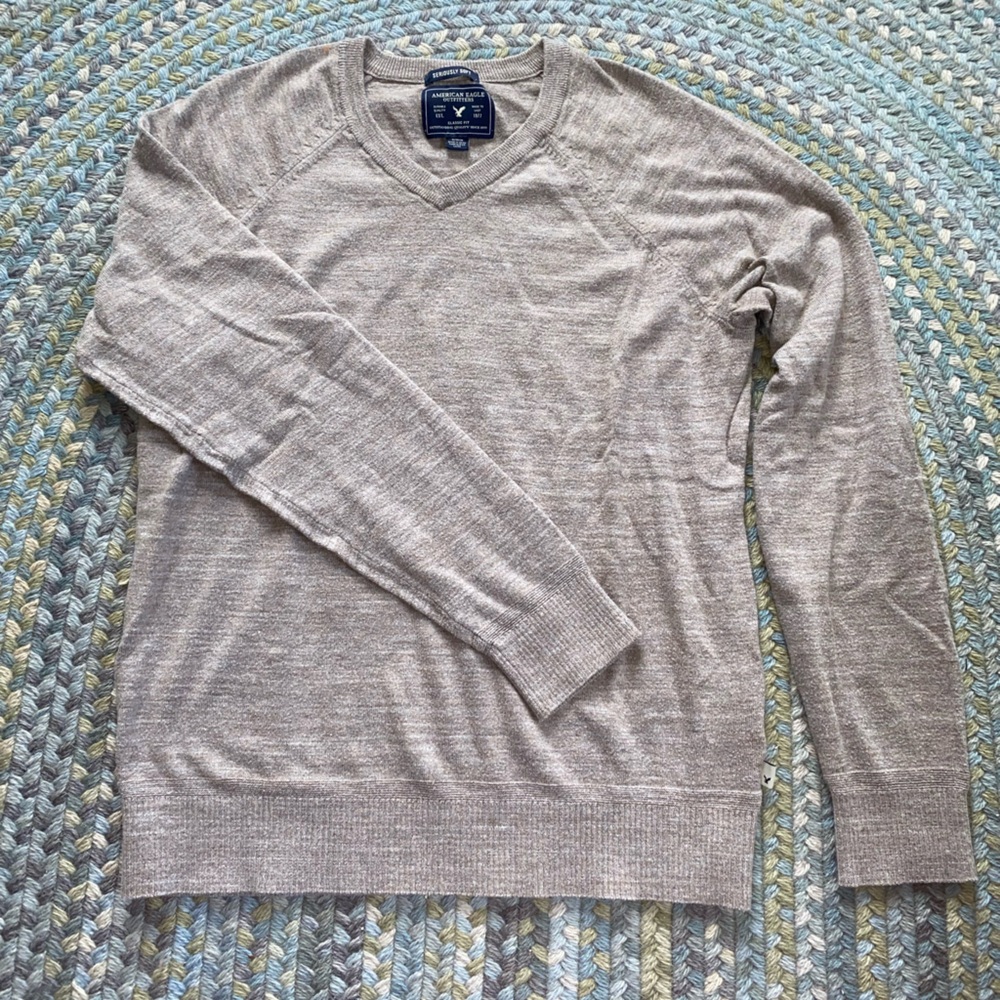 American Eagle V Neck sweater